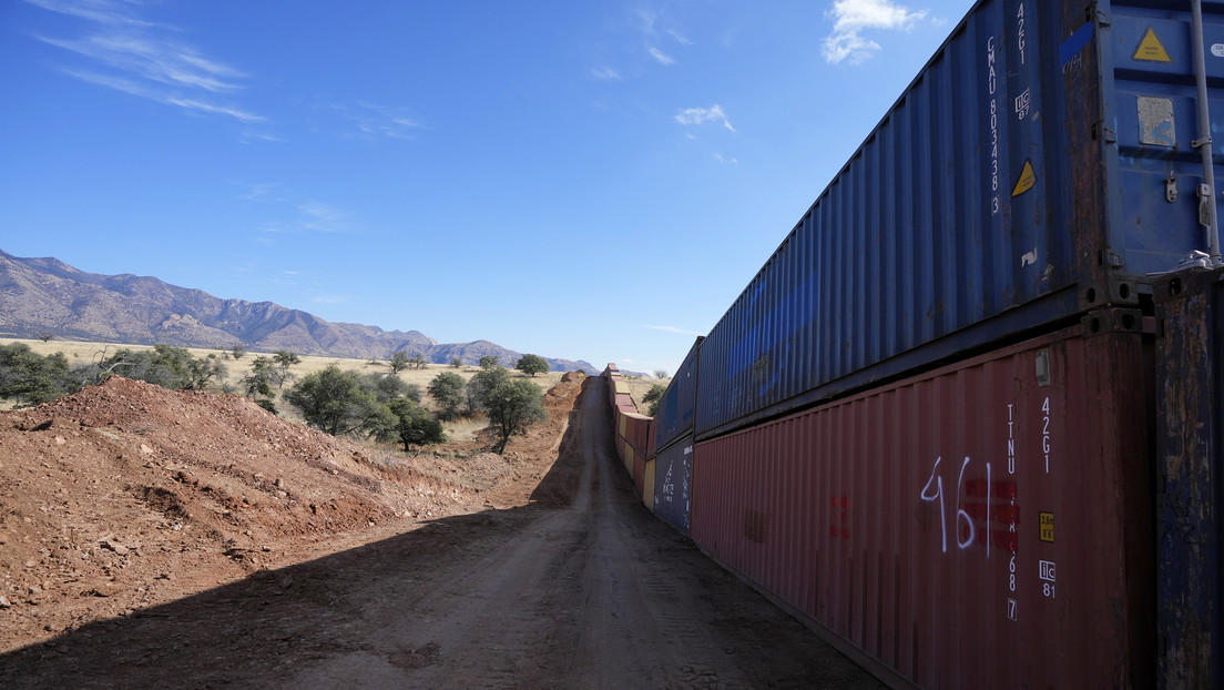 Arizona retirará muro improvisado en frontera con México