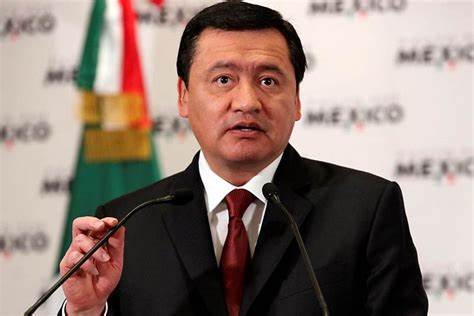Osorio Chong anuncia su salida de bancada del PRI en el Senado