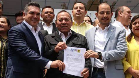 Frente Amplio por México se registra ante el INE y comienza recolección de firmas para determinar candidato.