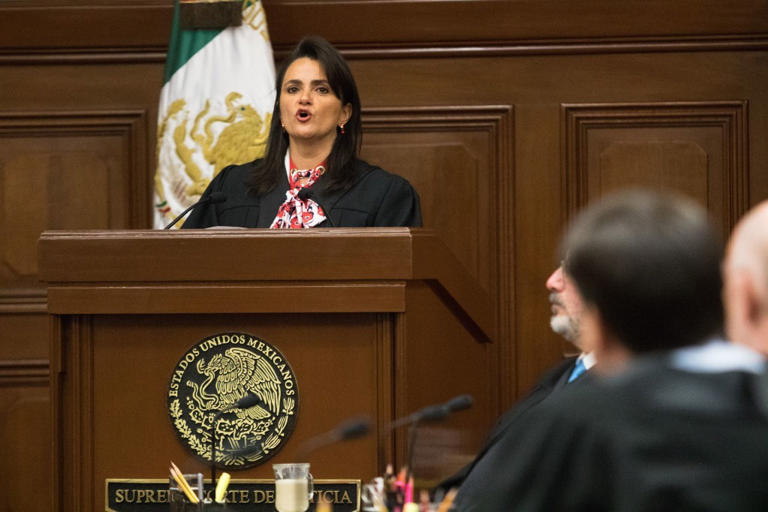 Los jueces siempre estarán bajo escrutinio, asevera ministra Ríos Farjat