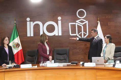 Adrián Alcalá Méndez asume la presidencia del INAI entre críticas y promesas de transparencia