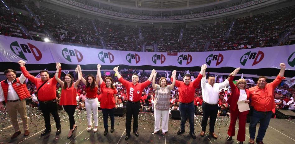 Xóchitl Gálvez recibe la constancia como candidata presidencial del PRI