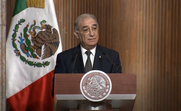 Presidentes de Poderes Ausentes en Conmemoración Histórica de la Constitución Mexicana