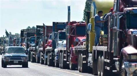 Transportistas en todo México paran en demanda de mayor seguridad en carreteras
