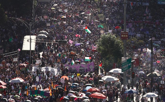 Multitudinaria Marcha por el Día Internacional de la Mujer en Ciudad de México