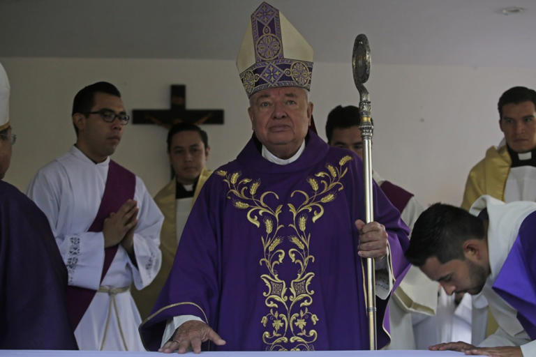 AMLO evita confrontación con cardenal Sandoval Íñiguez por comentarios políticos