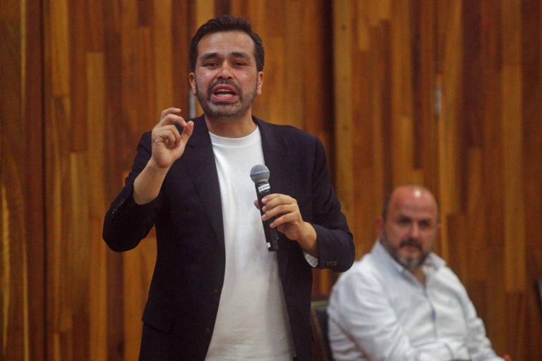 Candidato de Movimiento Ciudadano Celebra Decisiones del INE sobre Medidas Cautelares
