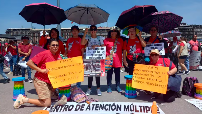 CNTE Levanta Plantón en el Zócalo tras Acuerdo con el Gobierno