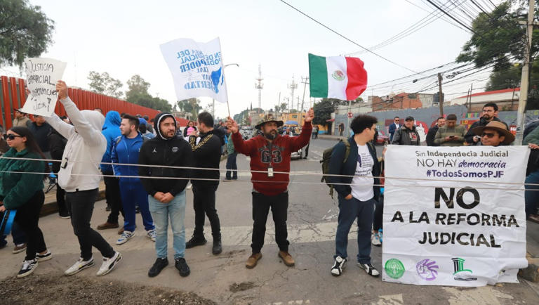 Suspenden sesión en la Cámara de Diputados por protestas en San Lázaro